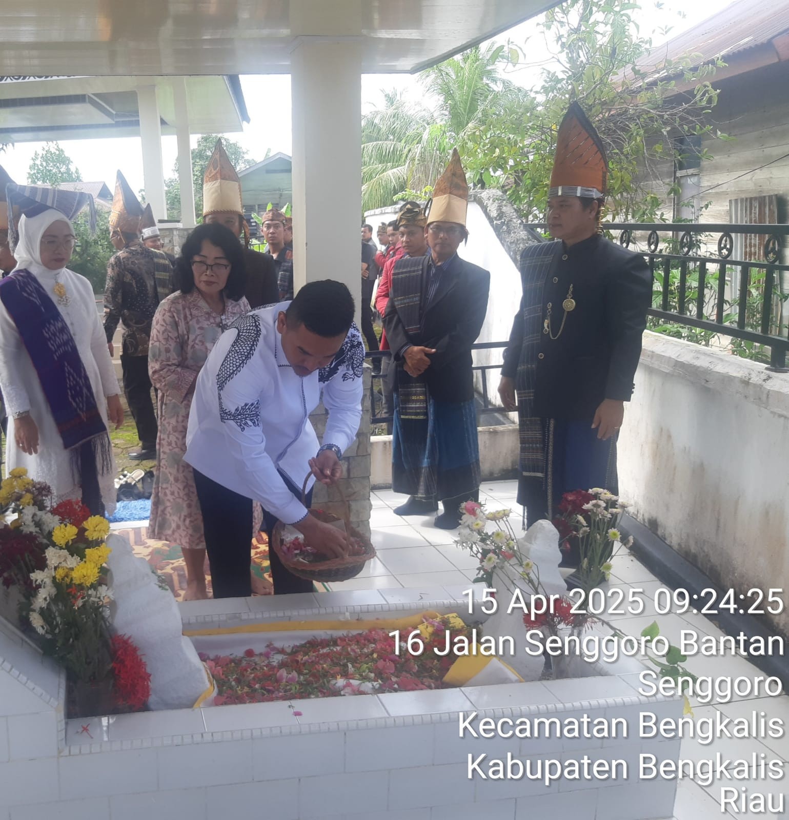 SATPOL PP PAM Rombongan Wali Kota Pematangsiantar Berziarah di Makam Sang Naualuh di Bengkalis